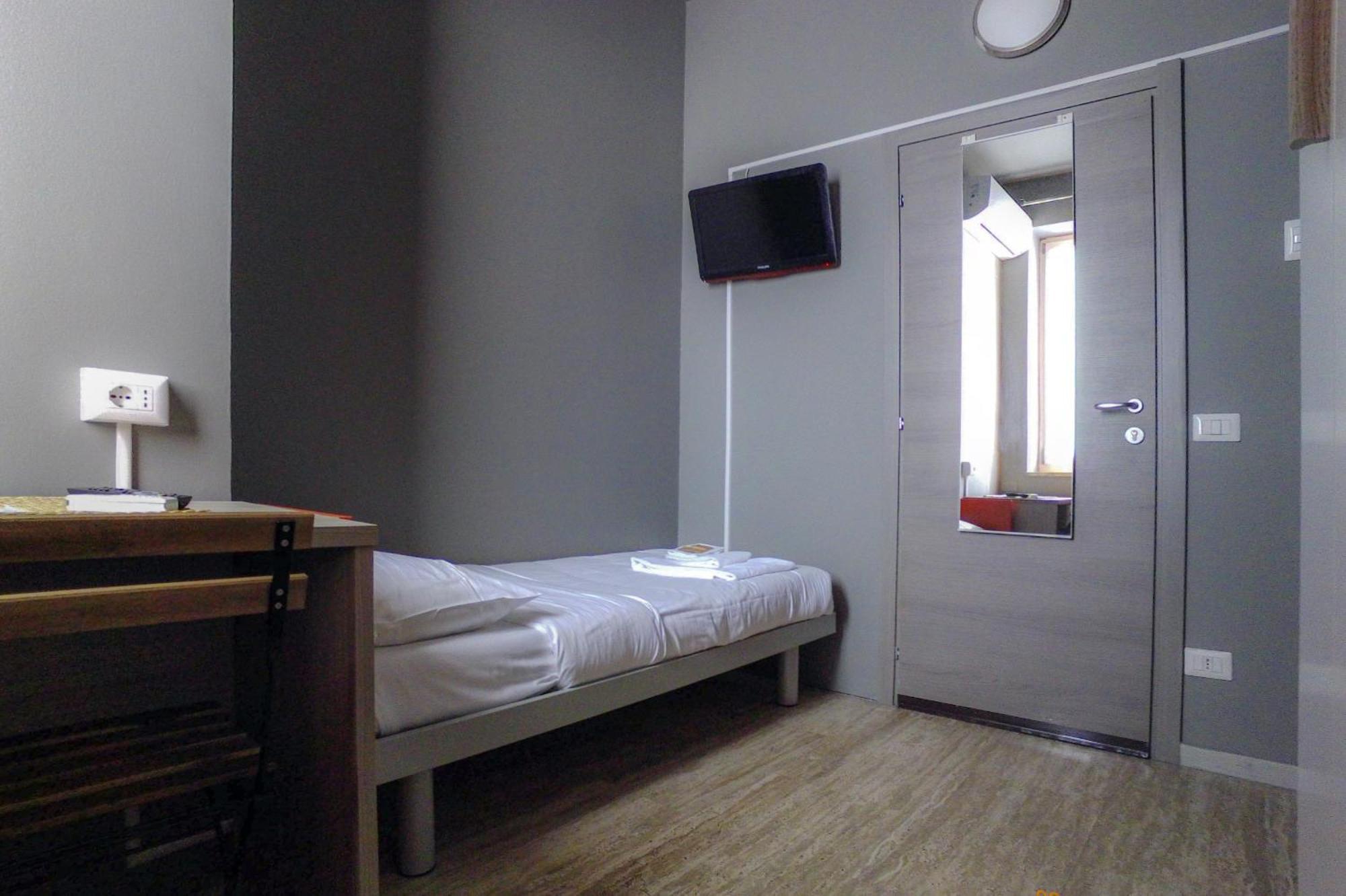 La Cordata Accommodation - Woodhouse Bike Hotel Cinisello Balsamo Extérieur photo
